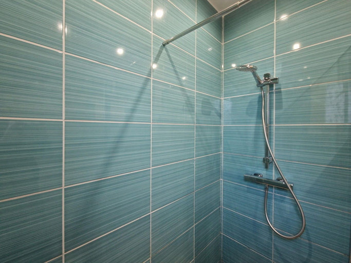 Bathroom 5, Holiday Home in Binic Near Sandy Beach, Côtes-d'Armor