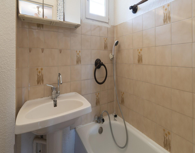 Bathroom 5, Coastal Comfort in Agde, Hérault