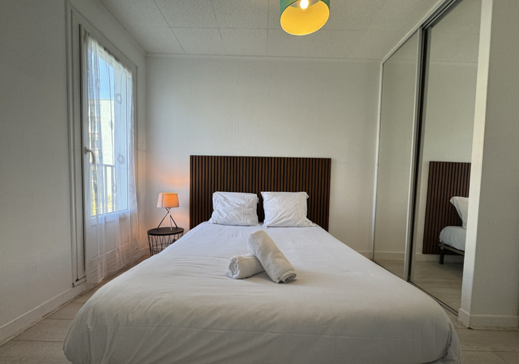 Room 5, Urban Base in Le Mans - Comfort & Services, Sarthe