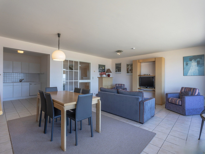Dining 5, Pleasant Flat on Seafront With Terrace, West-Vlaanderen