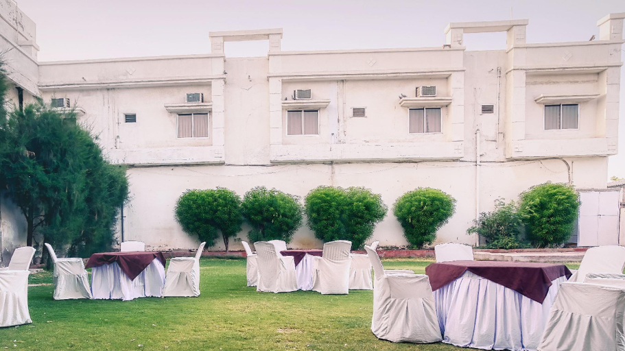 Others 4, Hotel Empire, Kachchh