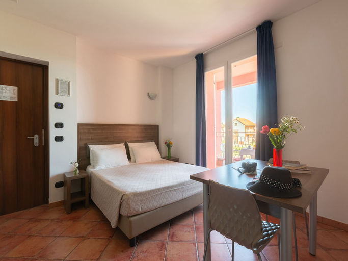 Room 2, Residence Near the sea a Loano 4199, Savona