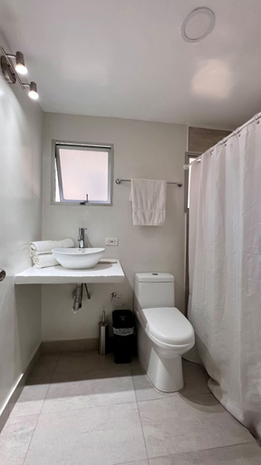 Bathroom, Bright 2BR in Parque de la 93, Santafé de Bogotá