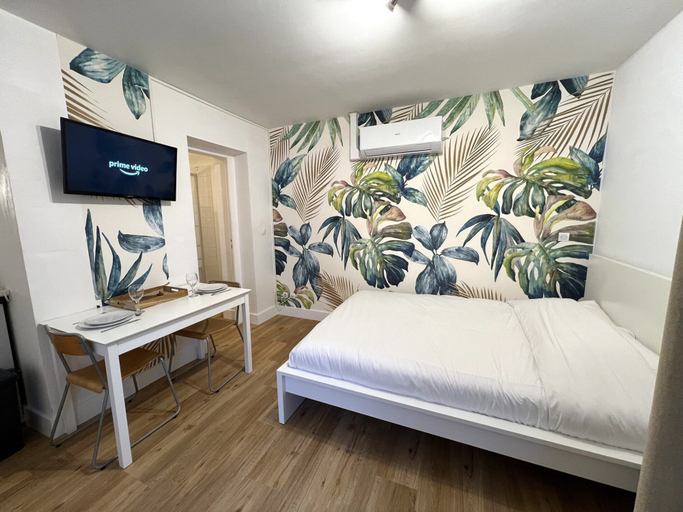 Room 2, Apartment in Le Mans Near Old Town, Sarthe