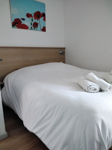Room 3, Apartment in Alsace With Heated Pool & Sauna, Bas-Rhin