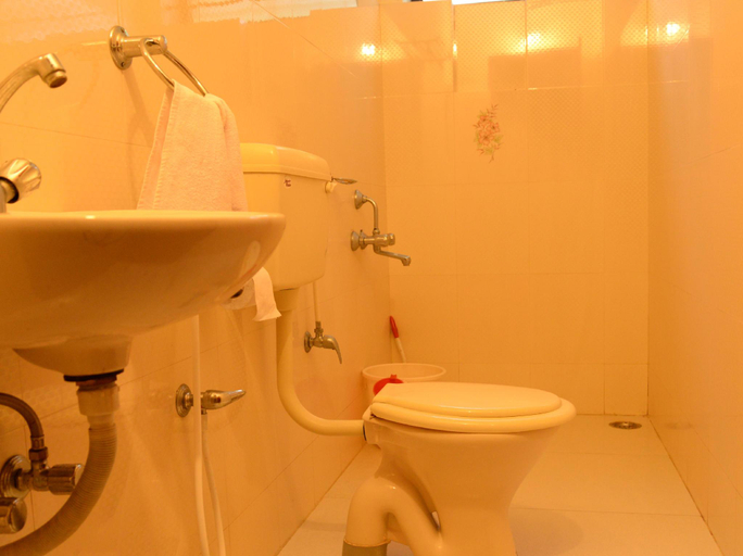 Bathroom 3, Hotel Dreams, Thiruvananthapuram