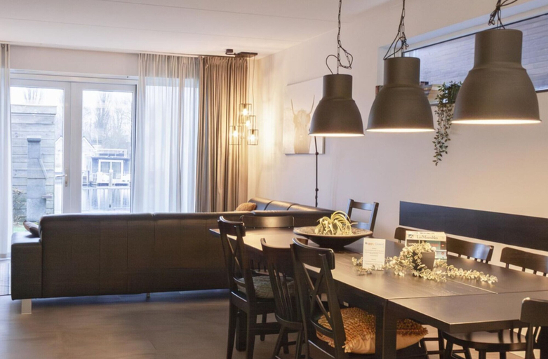 Dining 4, Waterfront Holiday Home With Terrace & Views, Nijefurd