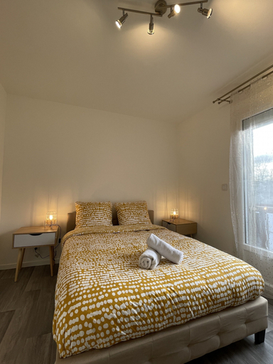Room 4, Apartment in Yvre-l'eveque Near Le Mans Circuit, Sarthe