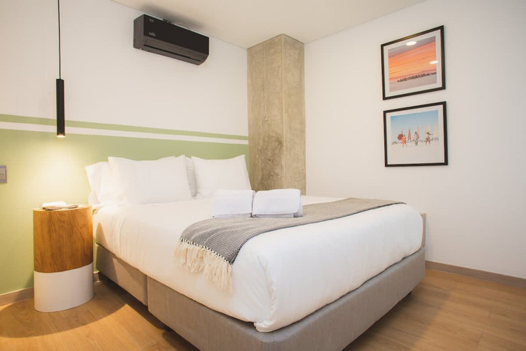 Room 5, Perfect 3 BR in Laureles in Medell n, Medellín