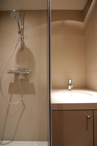 Bathroom 3, Duplex in Knokke With Stunning Sea Views, West-Vlaanderen