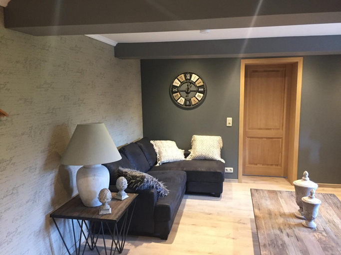 Living room 5, Farmhouse by Lake Coo With Jacuzzi, Liège