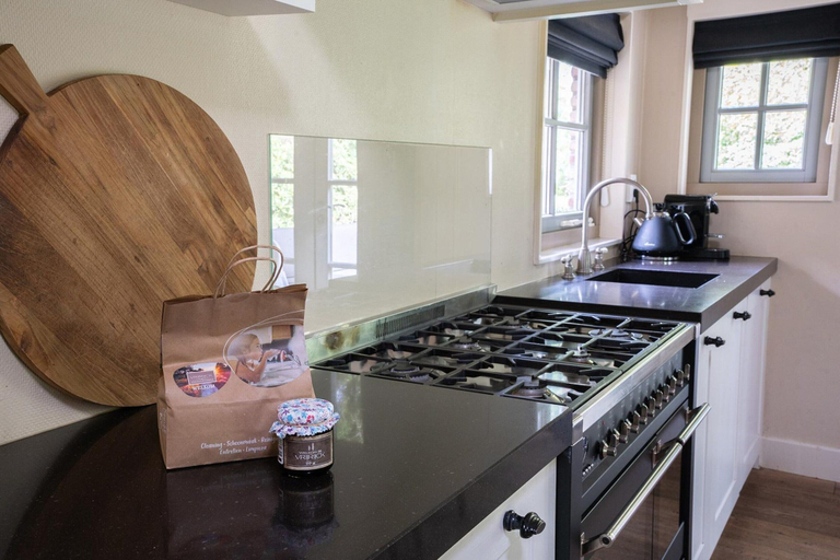Private kitchen, Farmhouse in Veluwe With Sauna and Nature Views, Ermelo