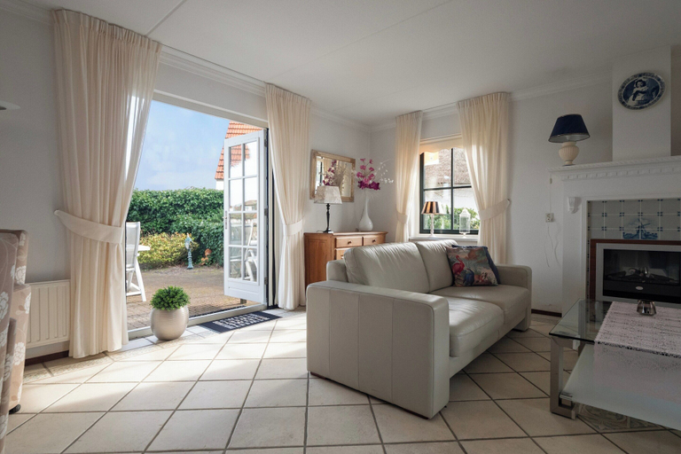 Living room 5, Scenic Waterside Retreat, Zijpe