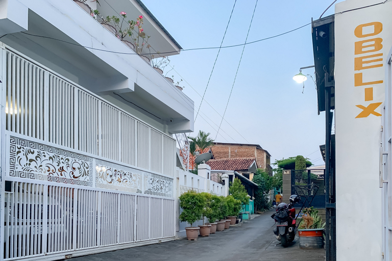 Exterior 4, RedDoorz Syariah @ Obelix Cirebon, Cirebon
