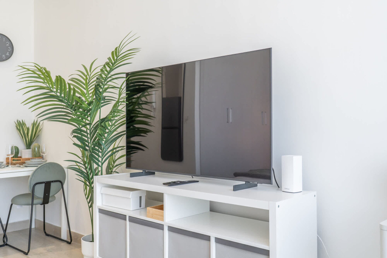 Room 2, Majestic Studio in Bloom Tower C Perfect for 2, Dubai