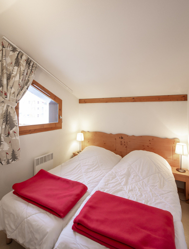 Room 2, Apartment With 2 Rooms and Balcony, Savoie