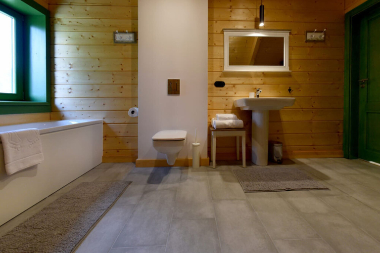 Bathroom 2, Comfortable Holiday Homes Right on the Lake, Drawsko
