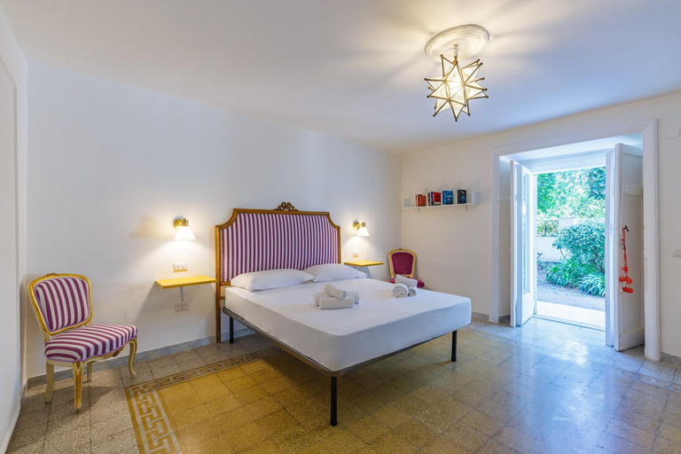 Room 4, Lovely Frame in Naples, Napoli