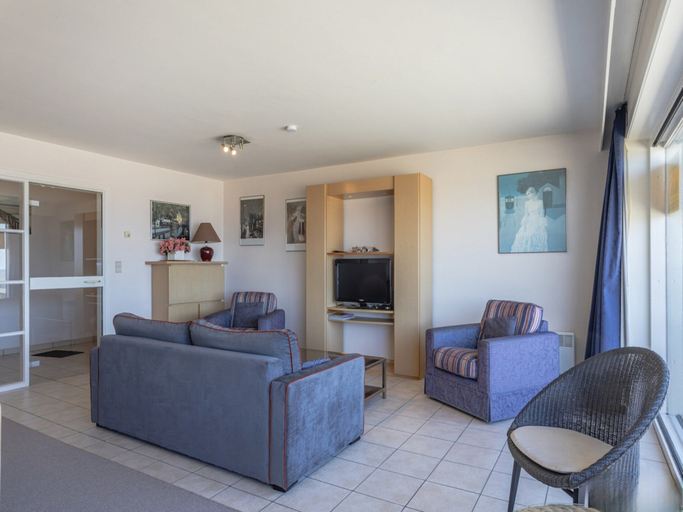 Living room 4, Pleasant Flat on Seafront With Terrace, West-Vlaanderen