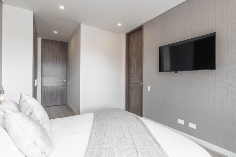 Room 5, Magnificent 3 BR in Usaqu n, Santafé de Bogotá
