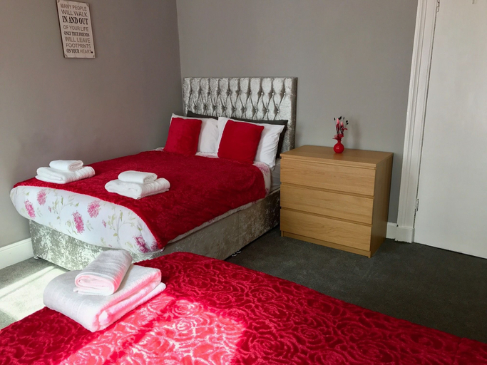 Bedroom 3, 8 Great Junction Street, Edinburgh