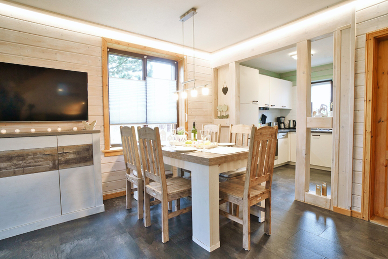 Dining 4, Doppelhaushalfte mit Kamin in Hasselfelde, Harz