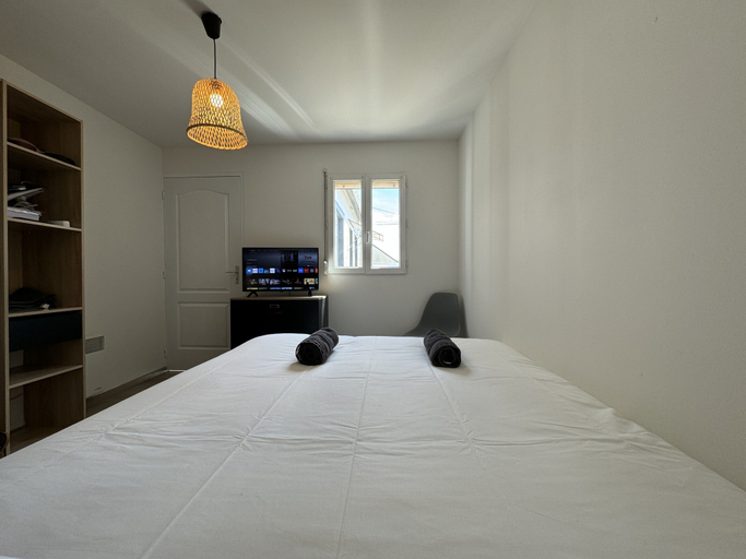 Room 2, House in Le Mans With Private Courtyard, Sarthe