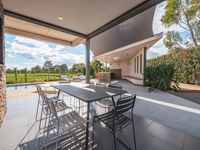 Balcony, Villa 4 Bedrooms 8 PAX, Hérault