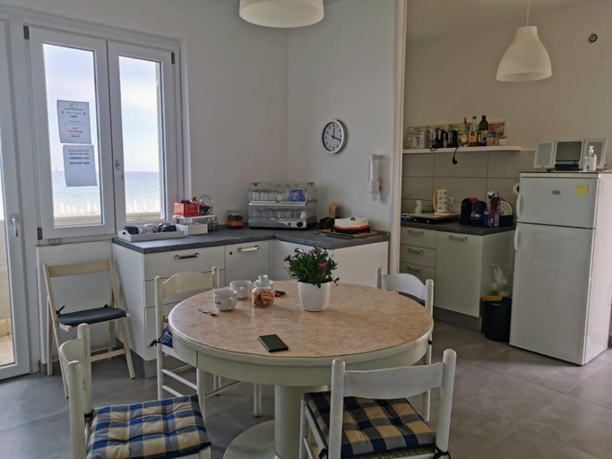 Others 3, MAR SANTINI B&B, Chieti