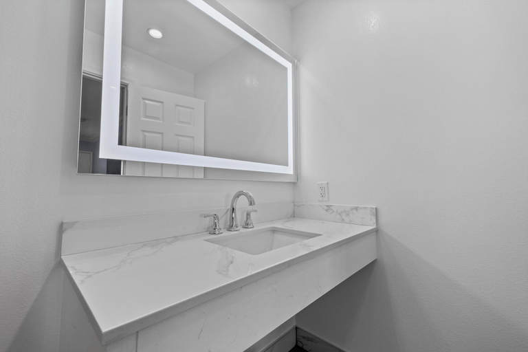 Bathroom 2, Downey Inn, Los Angeles