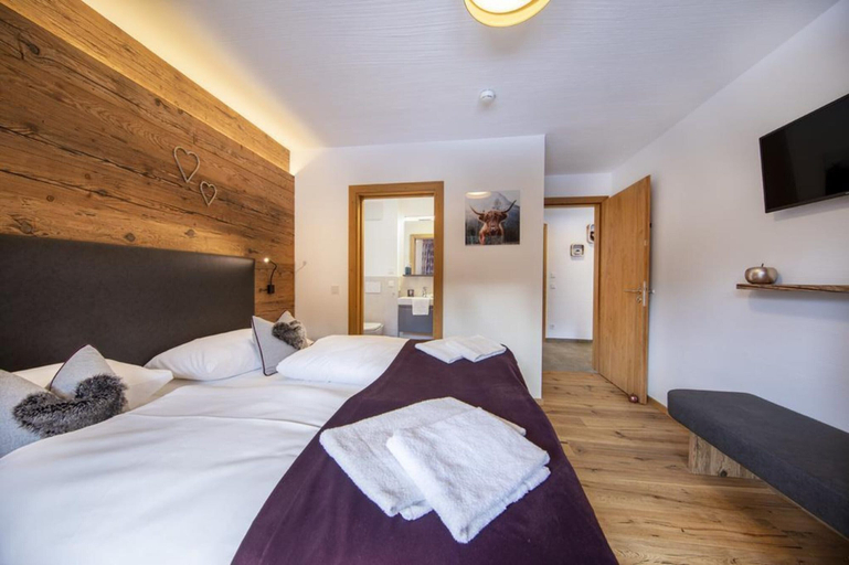 Bedroom 2, Chalet in Neukirchen Near Ski Lift, Zell am See