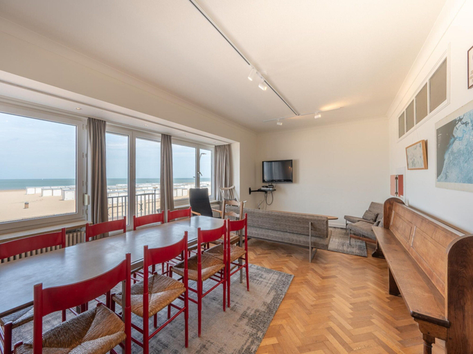 Dining 3, Apartment in Duinbergen by the Sailing School, West-Vlaanderen
