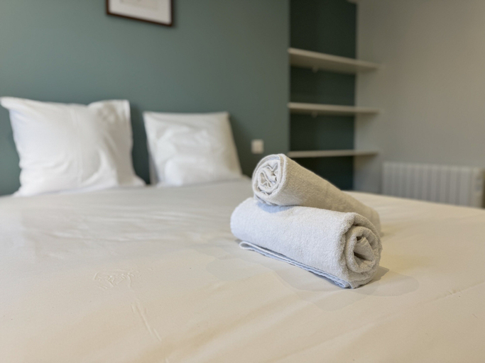 Room 3, Duplex in Le Mans Hyper, Sarthe