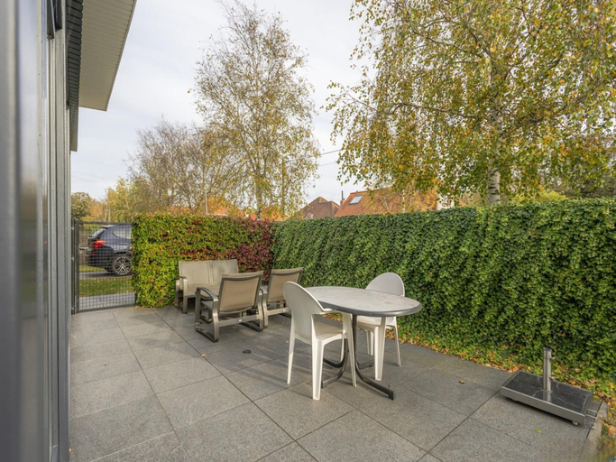 Balcony 5, Pleasant Bungalow Near sea and Beach, West-Vlaanderen