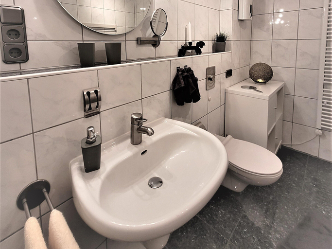 Bathroom 2, Apartment in Winterberg Near Ski Carousel, Hochsauerlandkreis