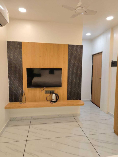 Television 4, Hotel Nexon Inn, Vadodara
