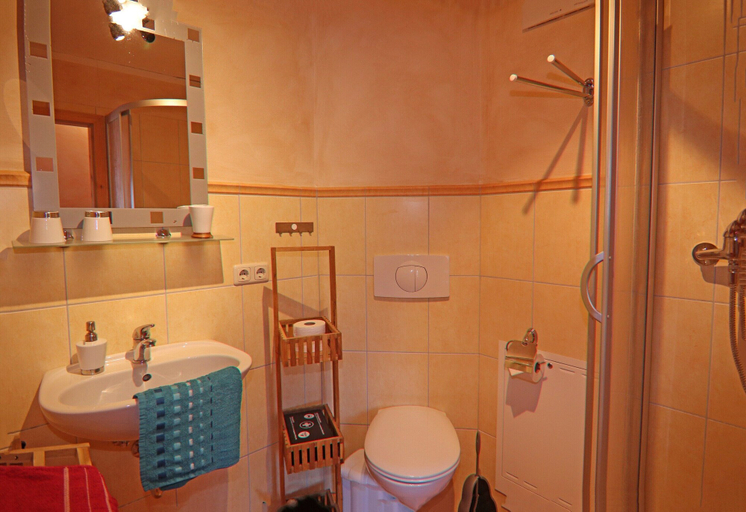 Bathroom 4, Einladende Ferienwohnung im Zentrum von Robel, Mecklenburgische Seenplatte