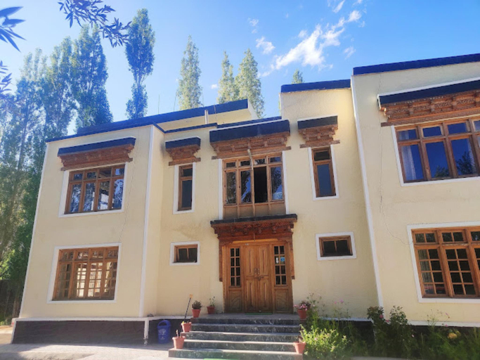 Others 3, Hotel Mountain Retreat, Leh