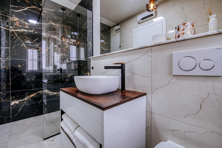 Bathroom 3, Villa Marta, Nin