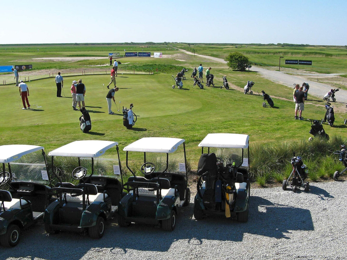Golf 3, 6 Person Holiday Home on a Holiday Park in Romo, Tønder