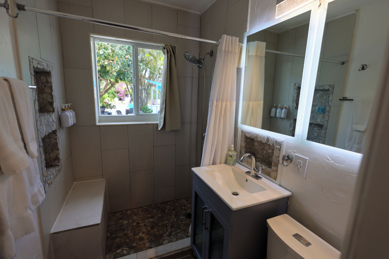 Bathroom, Paradise Hollywood Gardens, Broward