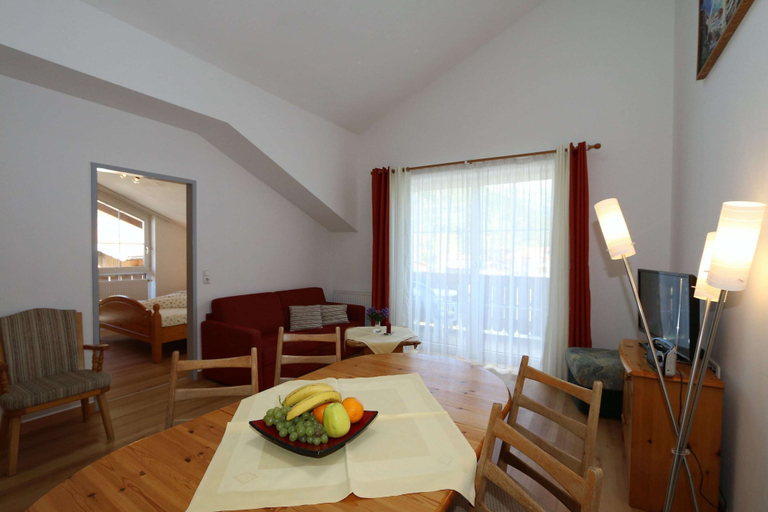 Dining 2, Apartment in Zugspitz Arena Near Hiking Trails, Reutte