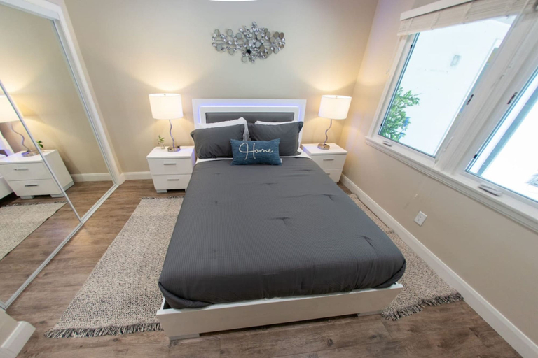 Room 5, Sleek 3BR House w Front Back Yard Patio p58, Los Angeles