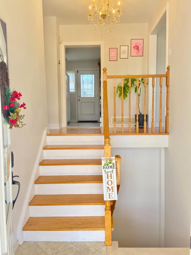 Others 2, Sunny House - Main Floor, Free parking, in Toronto, Toronto