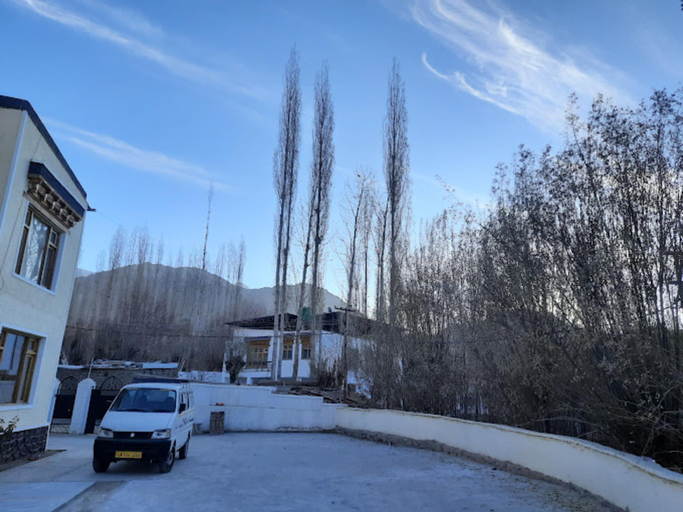 Others 2, Hotel Mountain Retreat, Leh