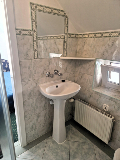 Bathroom 3, Comfortable Double Room by the Promenade, Kamień