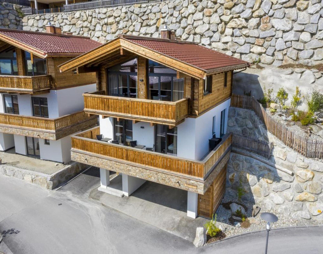 Primary image, Stylish Alpine Chalet with Carport, Zell am See