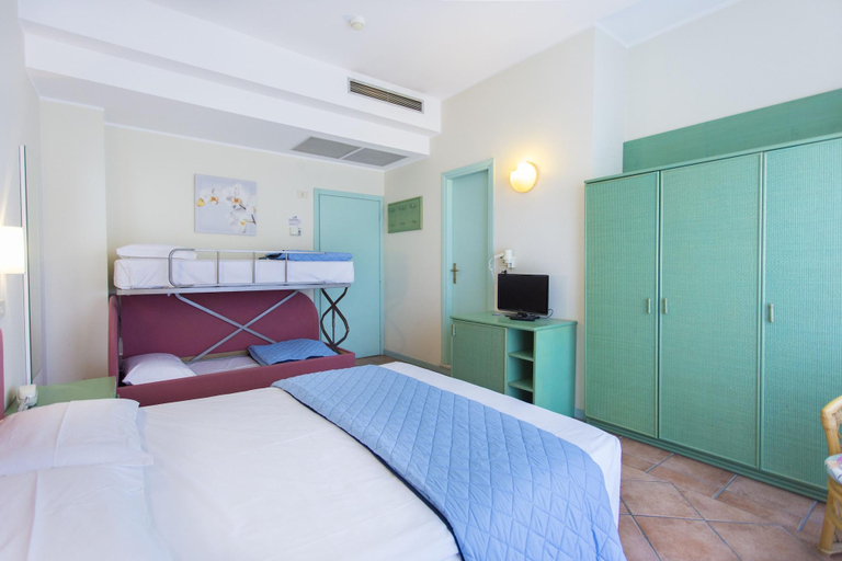 Bedroom 5, Bellariva Family Hotel, Rimini