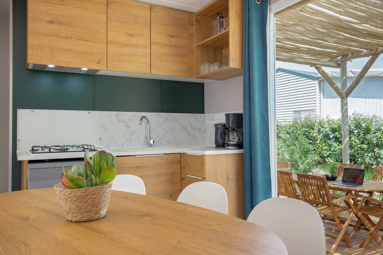 Dining 3, Mobile Home Near Beach, Hérault