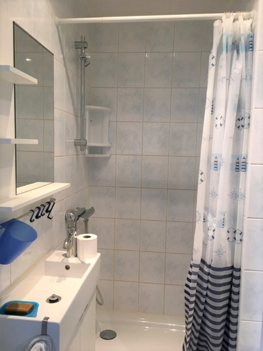 Bathroom 4, Apartment Near Zeedijk Beach Promenade, West-Vlaanderen